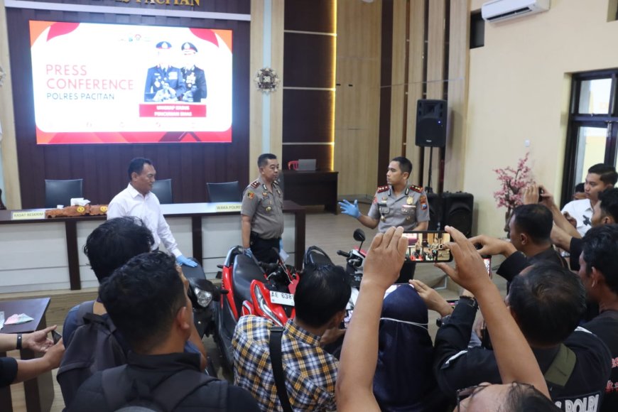 Polres Pacitan Amankan Tersangka Pencuri  Emas Senilai Rp.350 Juta Milik Lansia
