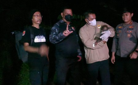 Tak Hanya Padamkan Api, Polri Selamatkan Anak Beruang Madu Terdampak Karhutla