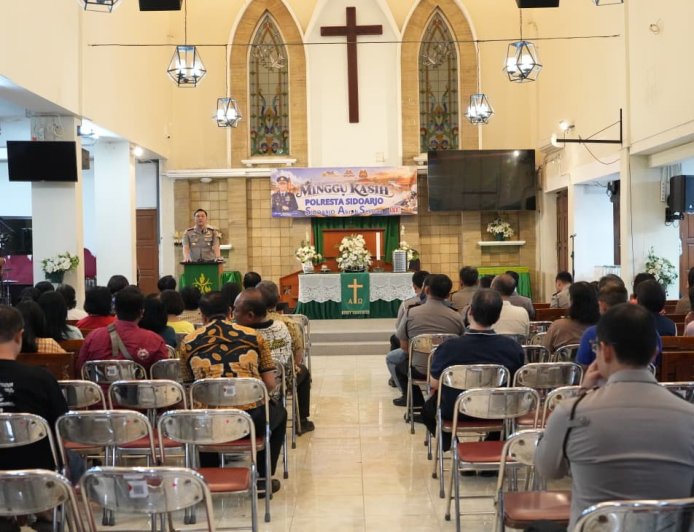 Minggu Kasih Polresta Sidoarjo: Rajut Kehangatan Bersama Jemaat Gereja Demi Kamtibmas Kondusif