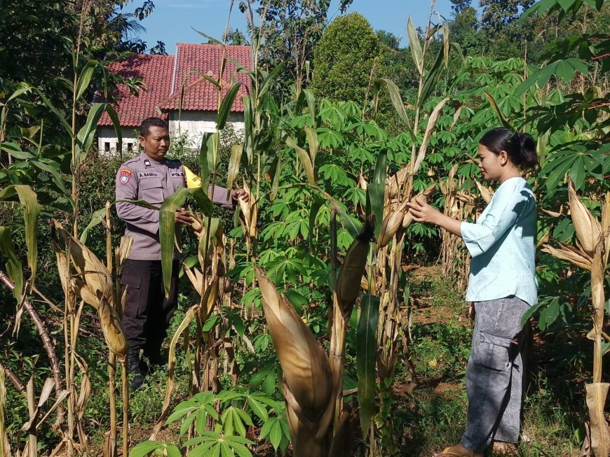 Bhabinkamtibmas Ajak Masyarakat Tingkatkan Semangat Gotong Royong